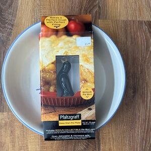 Pfaltzgraff White and Blue Deep Dish Pie Plate with Bonus Pie Bird Yorktown